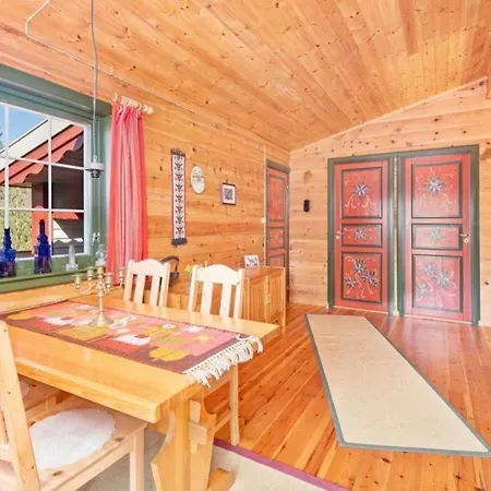 Сasa de vacaciones Tradisjonell Hytte Midt I Skogen Rett Ved Vann *