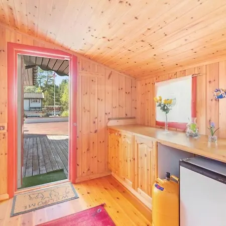 Сasa de vacaciones Tradisjonell Hytte Midt I Skogen Rett Ved Vann