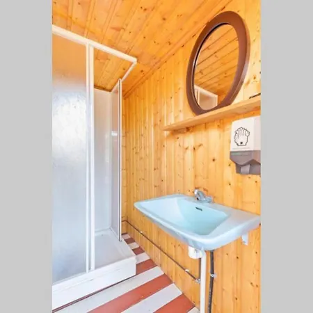 Сasa de vacaciones Tradisjonell Hytte Midt I Skogen Rett Ved Vann Grimstad (Aust-Agder)