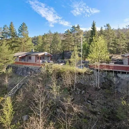 Сasa de vacaciones Tradisjonell Hytte Midt I Skogen Rett Ved Vann Grimstad (Aust-Agder)